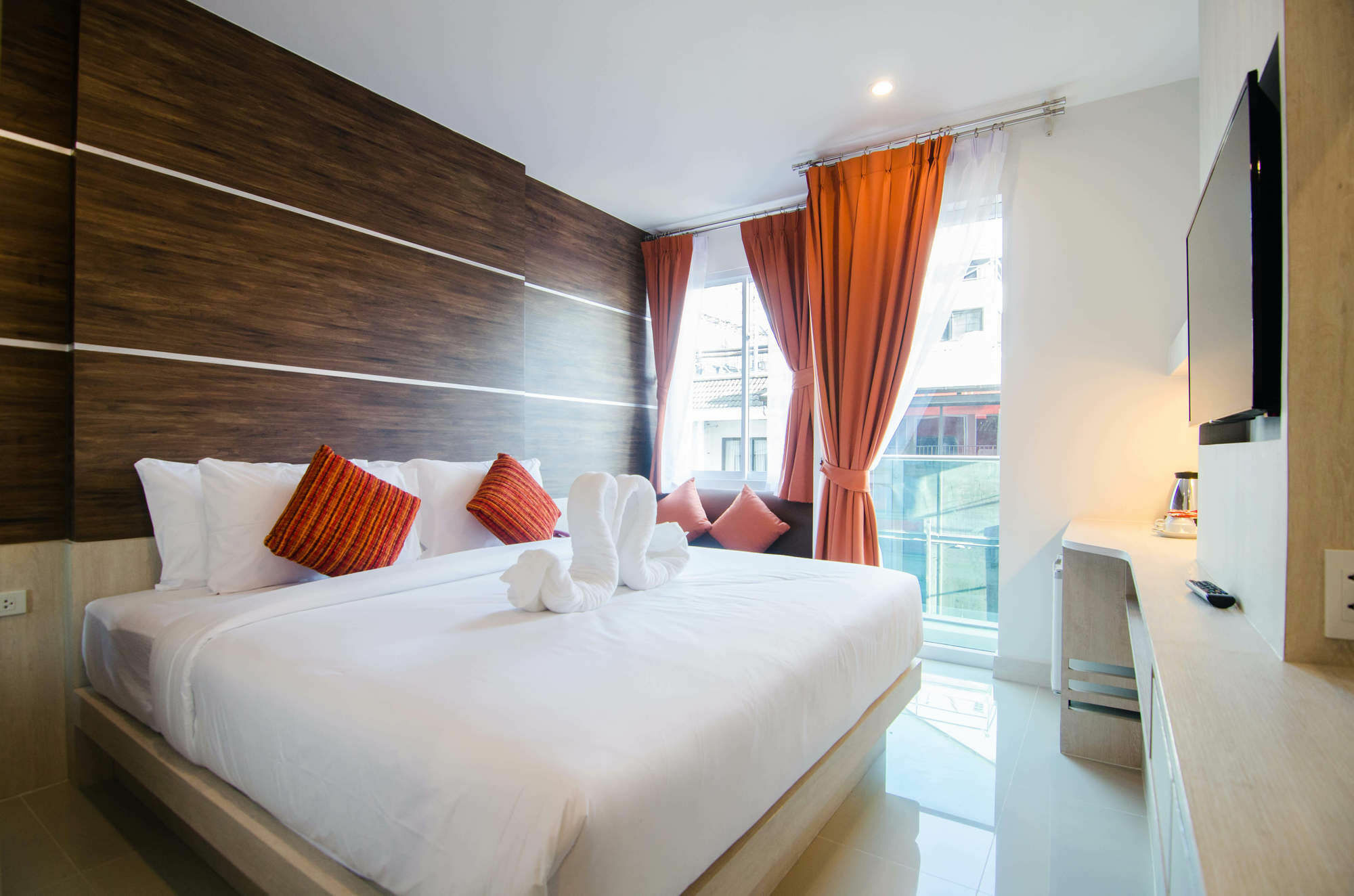 Hotel Centro One Bangla Patong Exterior foto
